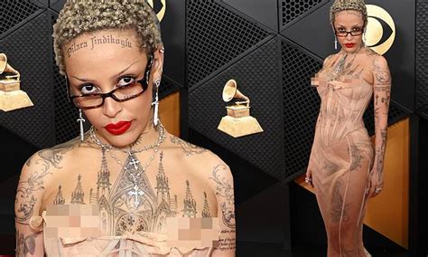 doja cat nude dress|Doja Cat suffers a nip slip in VERY racy sheer corset dress and。